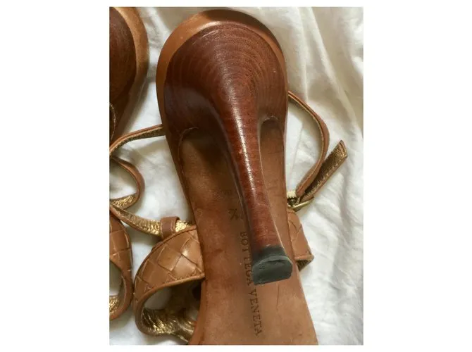 Bottega Veneta Sandalias intrecciato Castaño Dorado Coñac 