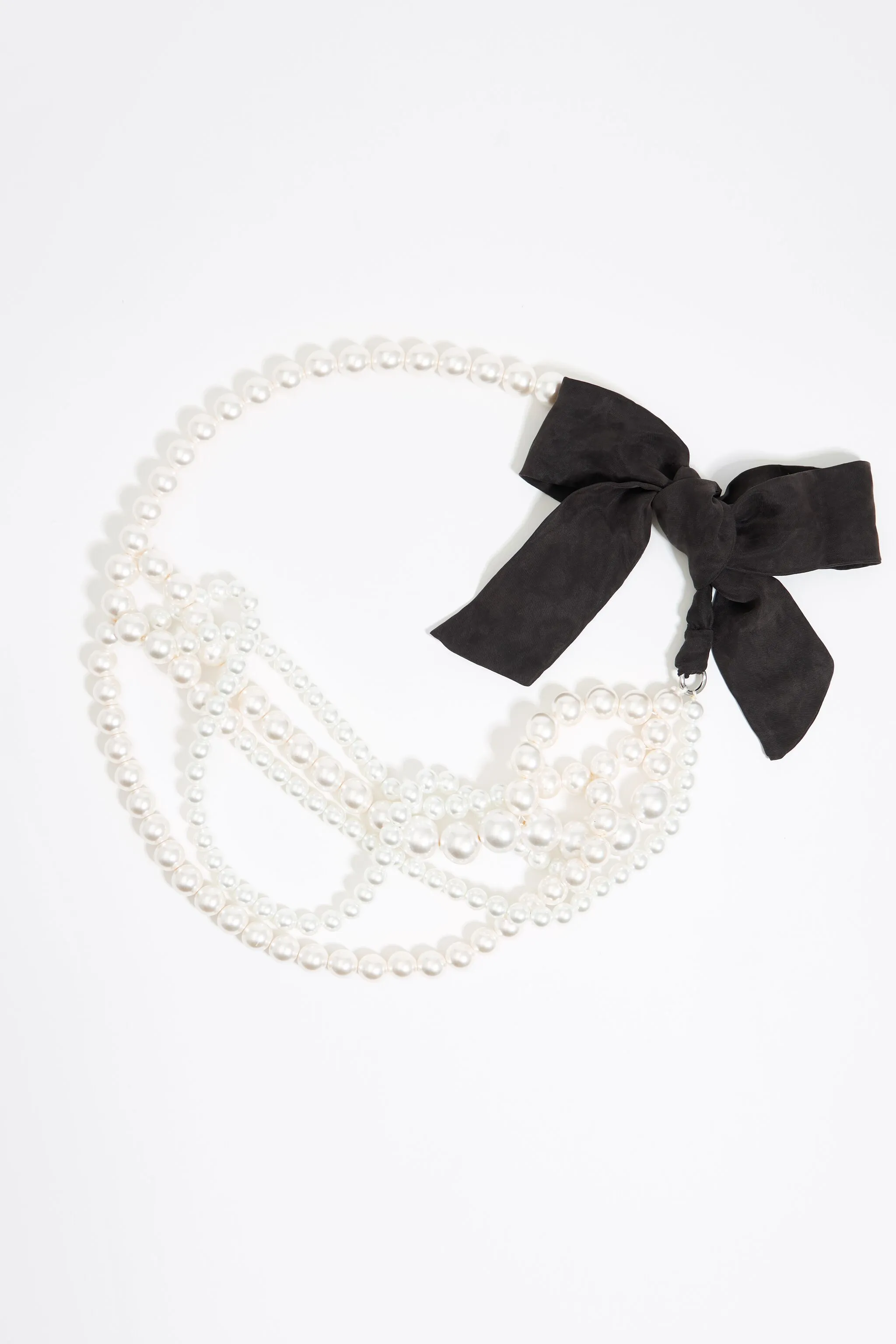 Collar multiperlas y cinta negra