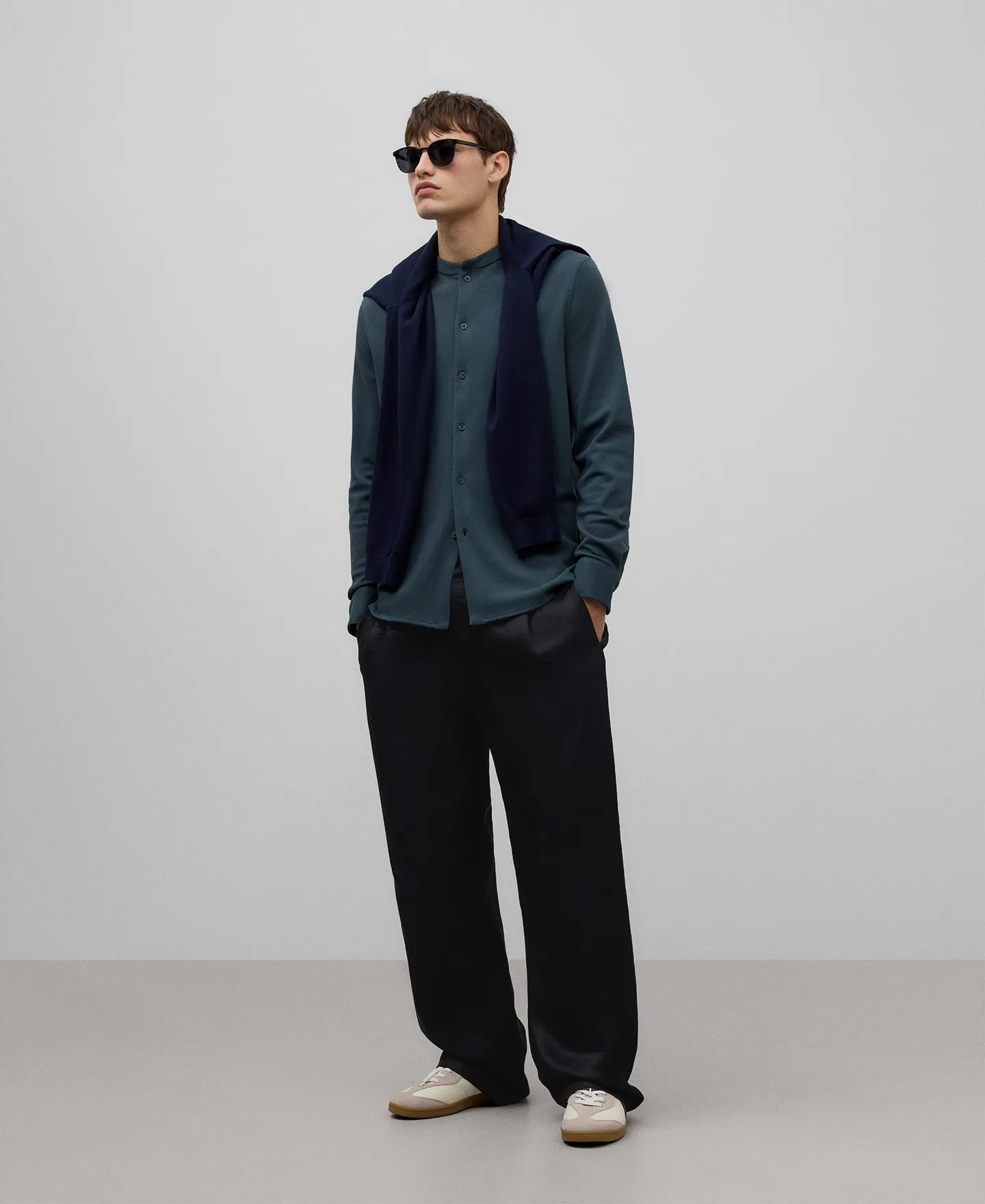 Mandarin collar structured shirt man