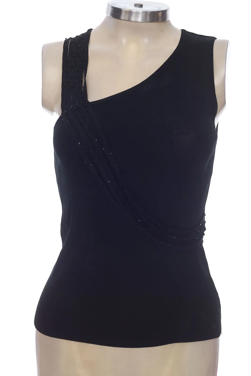 Top / Camiseta color Negro - Closeando